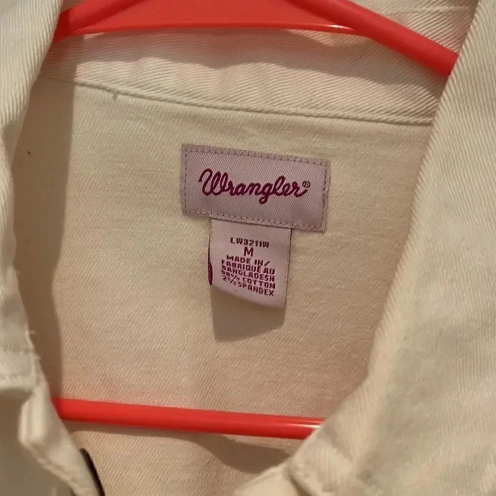 Wrangler Shacket Size M  - Picture 2 of 4